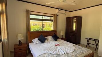 In-room safe, free WiFi