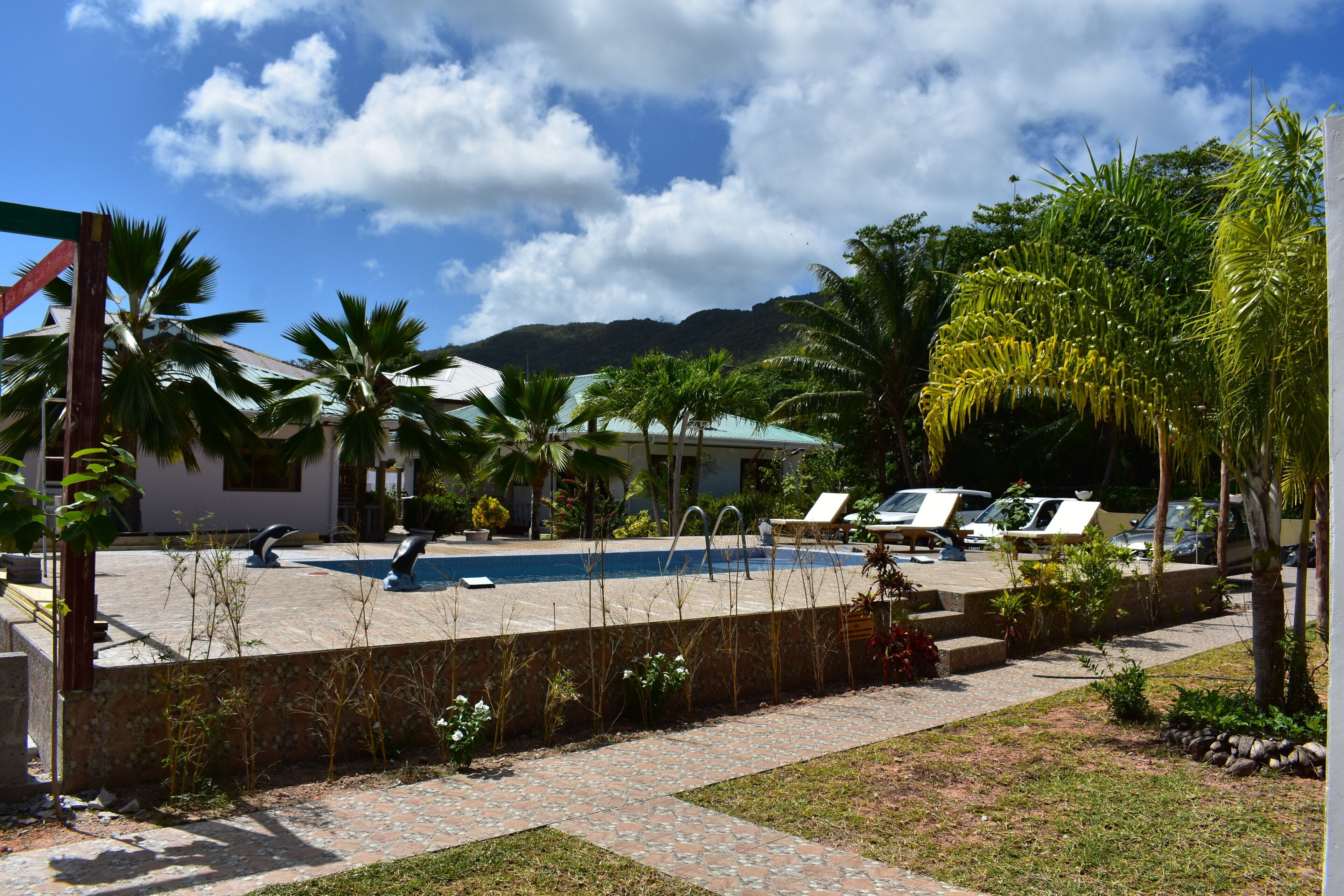 Hồ bơi ngoài trời, mở cửa từ 9:00 đến 16:00, dù/ô trên bãi biển/hồ bơi 