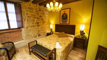 Double Room | In-room safe, desk, soundproofing, free WiFi