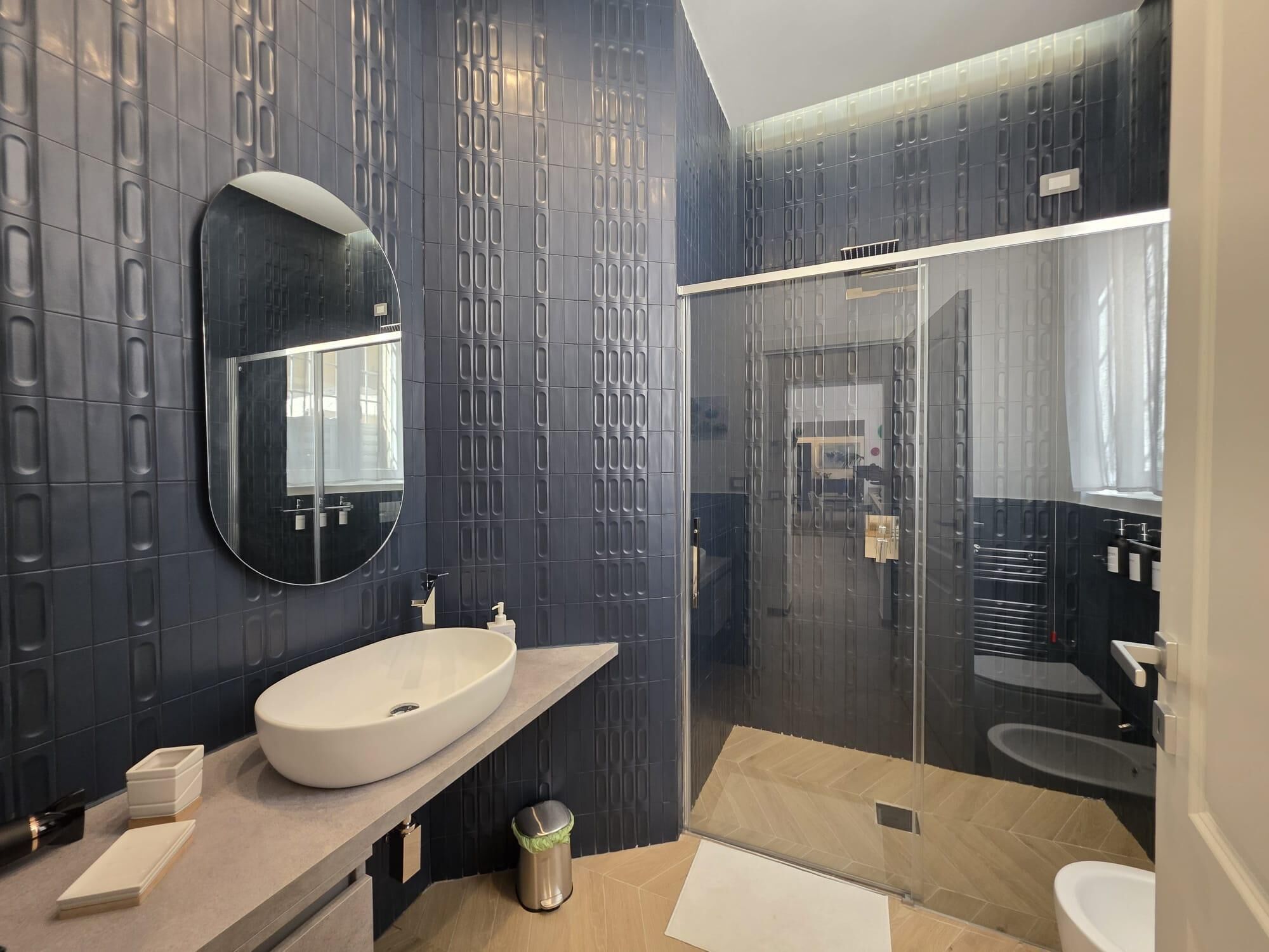 Hårføner og håndklær