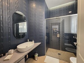 Hårføner og håndklær