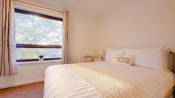 3 Schlafzimmer, BĂŒgeleisen/BĂŒgelbrett, WLAN, BettwĂ€sche