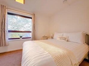 3 bedrooms, iron/ironing board, WiFi, bed sheets - Russet Grove (Earlham)