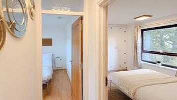 3 Schlafzimmer, BĂŒgeleisen/BĂŒgelbrett, WLAN, BettwĂ€sche