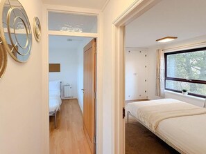 3 slaapkamers, een strijkplank/strijkijzer, wifi, beddengoed