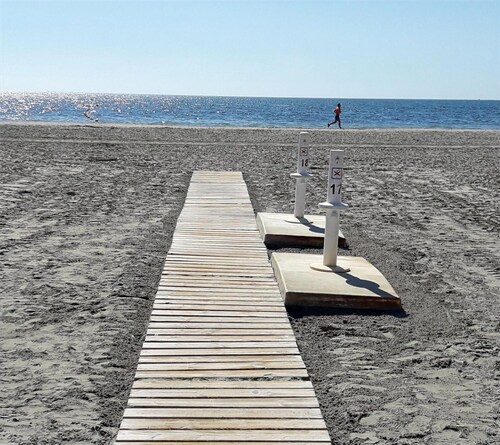 Bungalow 'Iratxe En Santa Pola' with Private Terrace, Wi-Fi and Air Conditioning