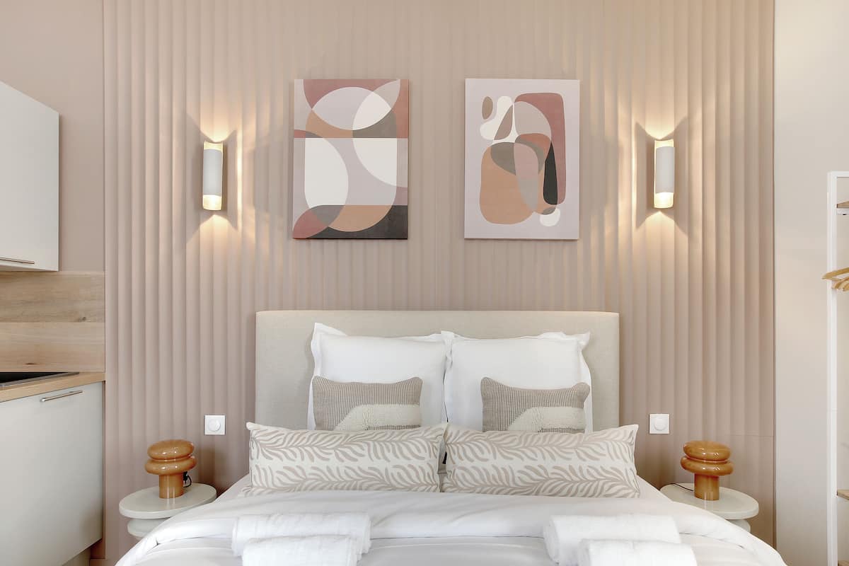 Studio Design | Fer et planche à repasser, Wi-Fi gratuit