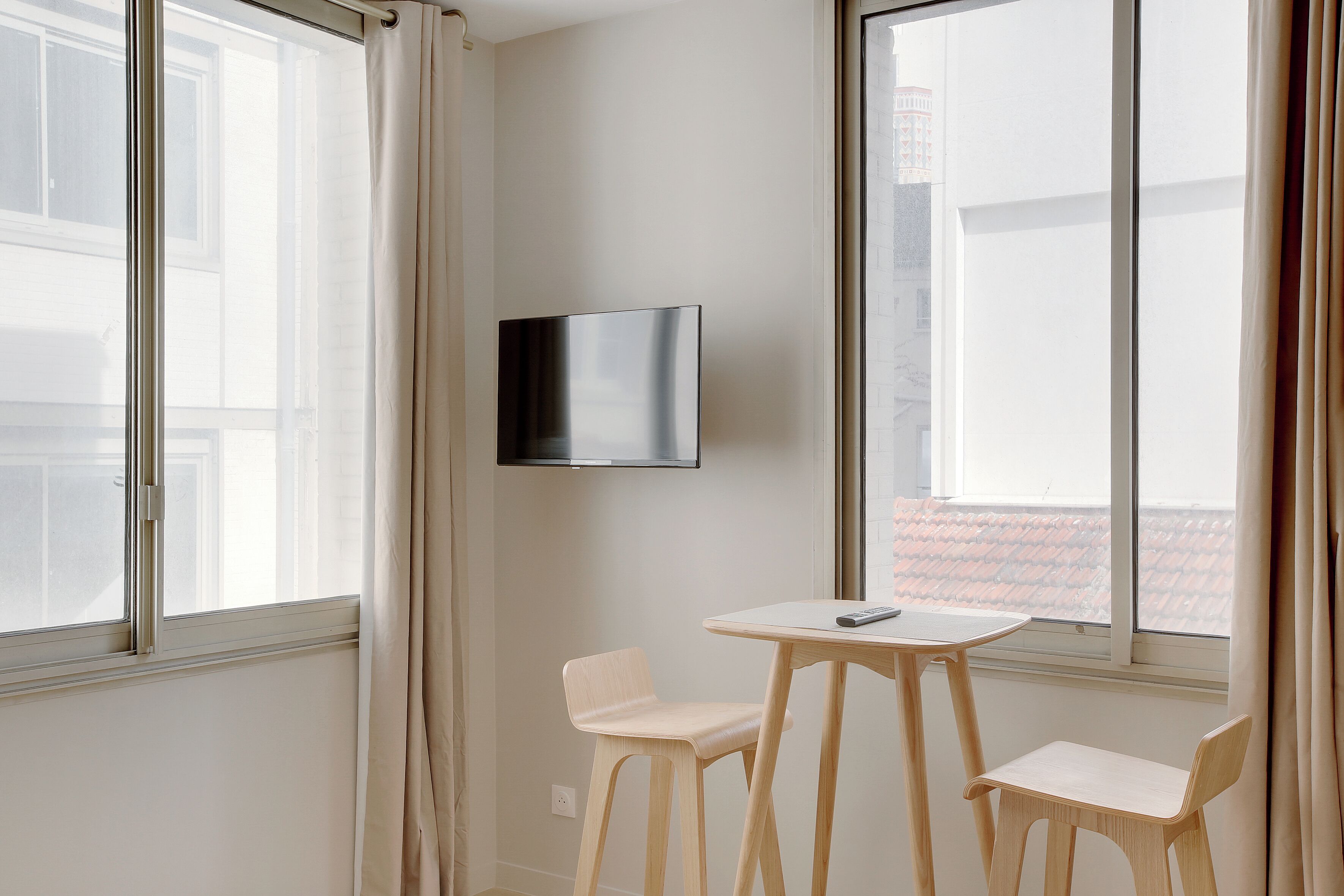 Design Studio | Iron/ironing board, free WiFi