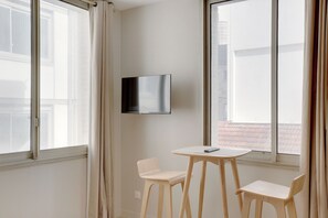 Studio Design | Fer et planche à repasser, Wi-Fi gratuit