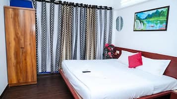 Egyptian cotton sheets, premium bedding, in-room safe, free WiFi