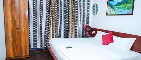Egyptian cotton sheets, premium bedding, in-room safe, free WiFi