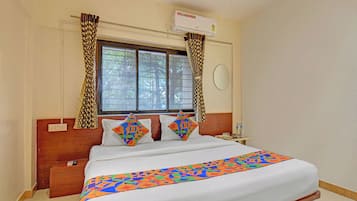 Egyptian cotton sheets, premium bedding, in-room safe, free WiFi