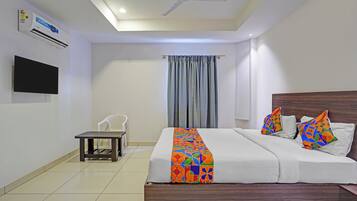 Egyptian cotton sheets, premium bedding, in-room safe, free WiFi