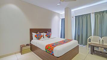 Egyptian cotton sheets, premium bedding, in-room safe, free WiFi