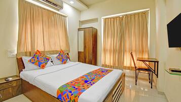 Egyptian cotton sheets, premium bedding, in-room safe, free WiFi
