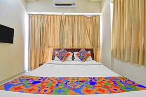 Egyptian cotton sheets, premium bedding, in-room safe, free WiFi