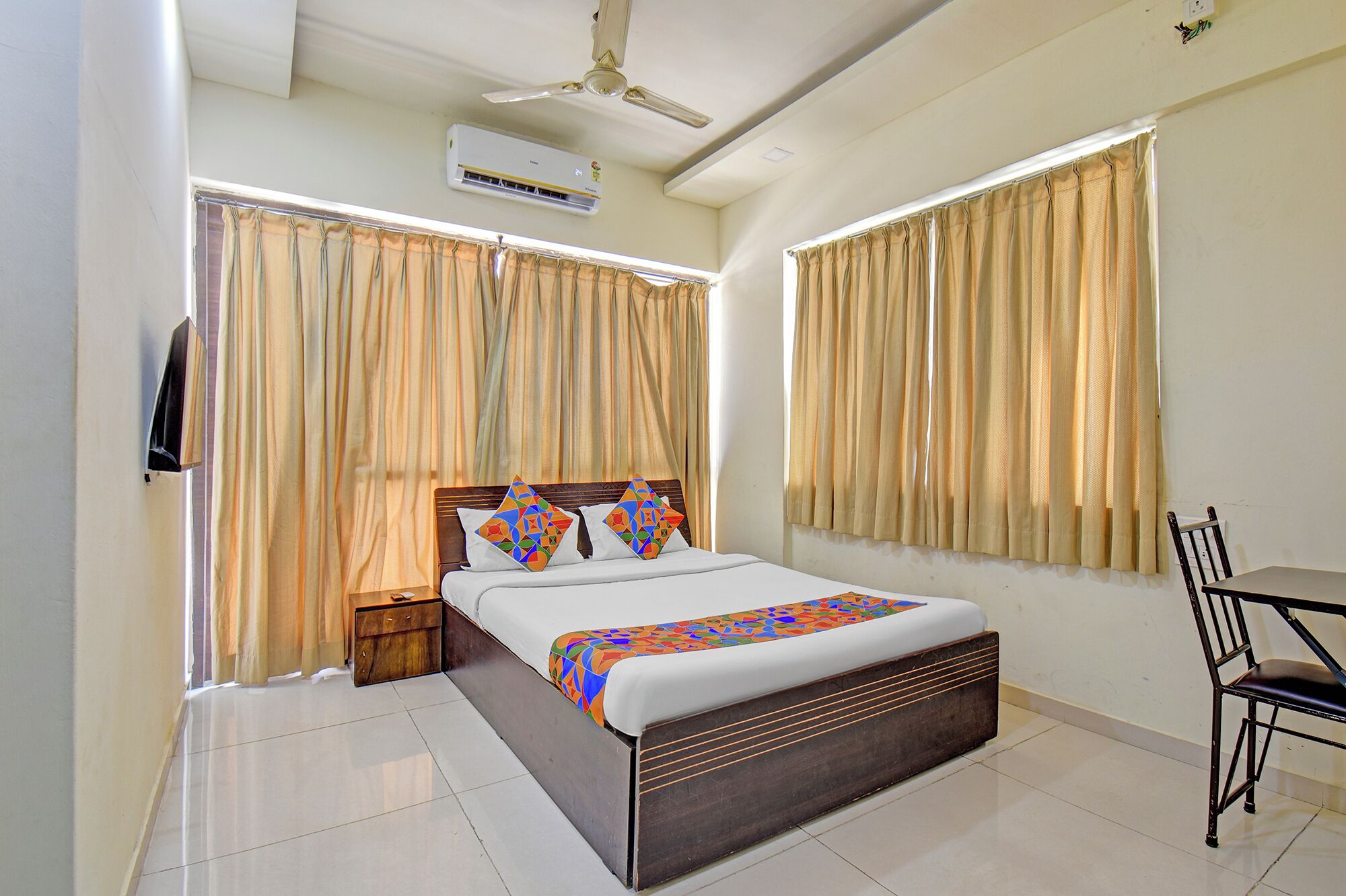 Egyptian cotton sheets, premium bedding, in-room safe, free WiFi