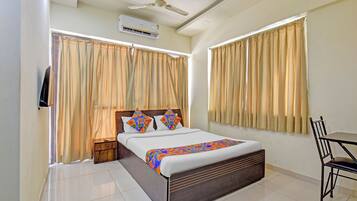 Egyptian cotton sheets, premium bedding, in-room safe, free WiFi