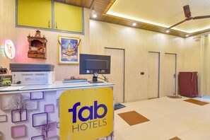 Reception - Fabhotel Doon Classic Homestay (Dehradun)