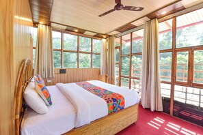 Egyptian cotton sheets, premium bedding, in-room safe, free WiFi - Fabhotel Doon Classic Homestay (Dehradun)