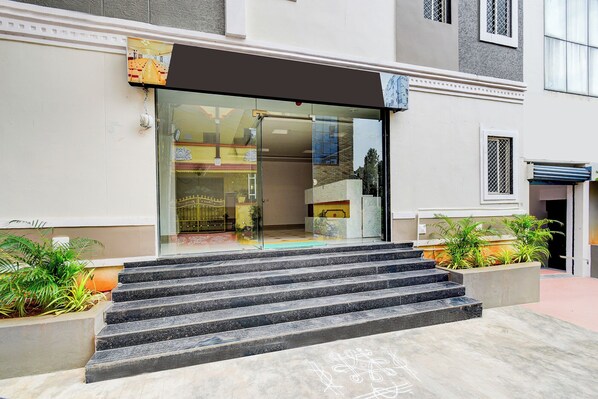 Interior entrance - Fabhotel Pushpa Grand (Hyderabad)