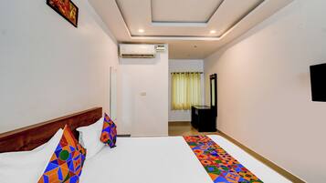 Egyptian cotton sheets, premium bedding, in-room safe, free WiFi