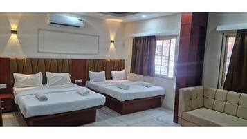 Family Room | Egyptian cotton sheets, premium bedding, in-room safe, WiFi (free)