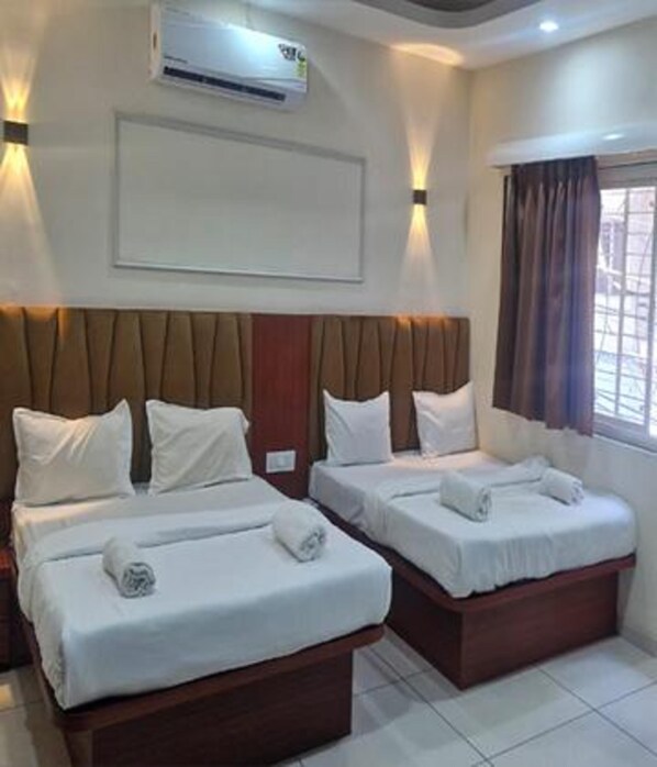 Egyptian cotton sheets, premium bedding, in-room safe, free WiFi - Fabhotel Ripon Palace (Ujjain)