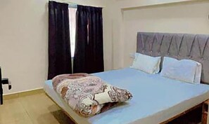 Egyptian cotton sheets, premium bedding, in-room safe, free WiFi - Fabhotel Ripon Palace (Ujjain)
