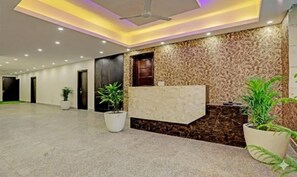 Reception - Fabhotel Royale 19 (Noida)