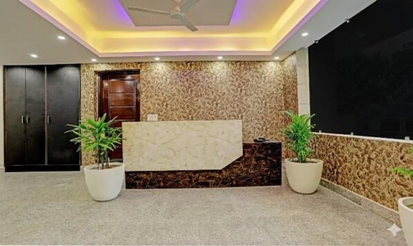 Reception - Fabhotel Royale 19 (Noida)