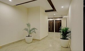Lobby - Fabhotel Royale 19 (Noida)