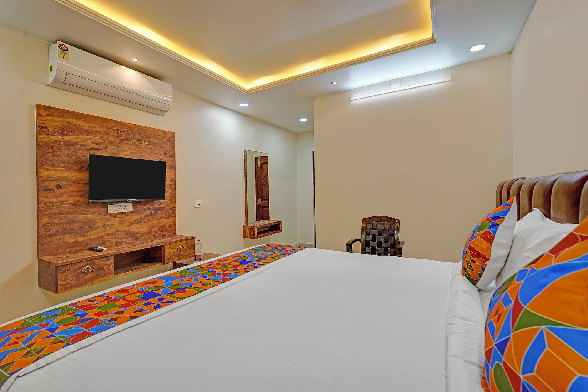 Egyptian cotton sheets, premium bedding, in-room safe, free WiFi