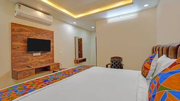 Egyptian cotton sheets, premium bedding, in-room safe, free WiFi