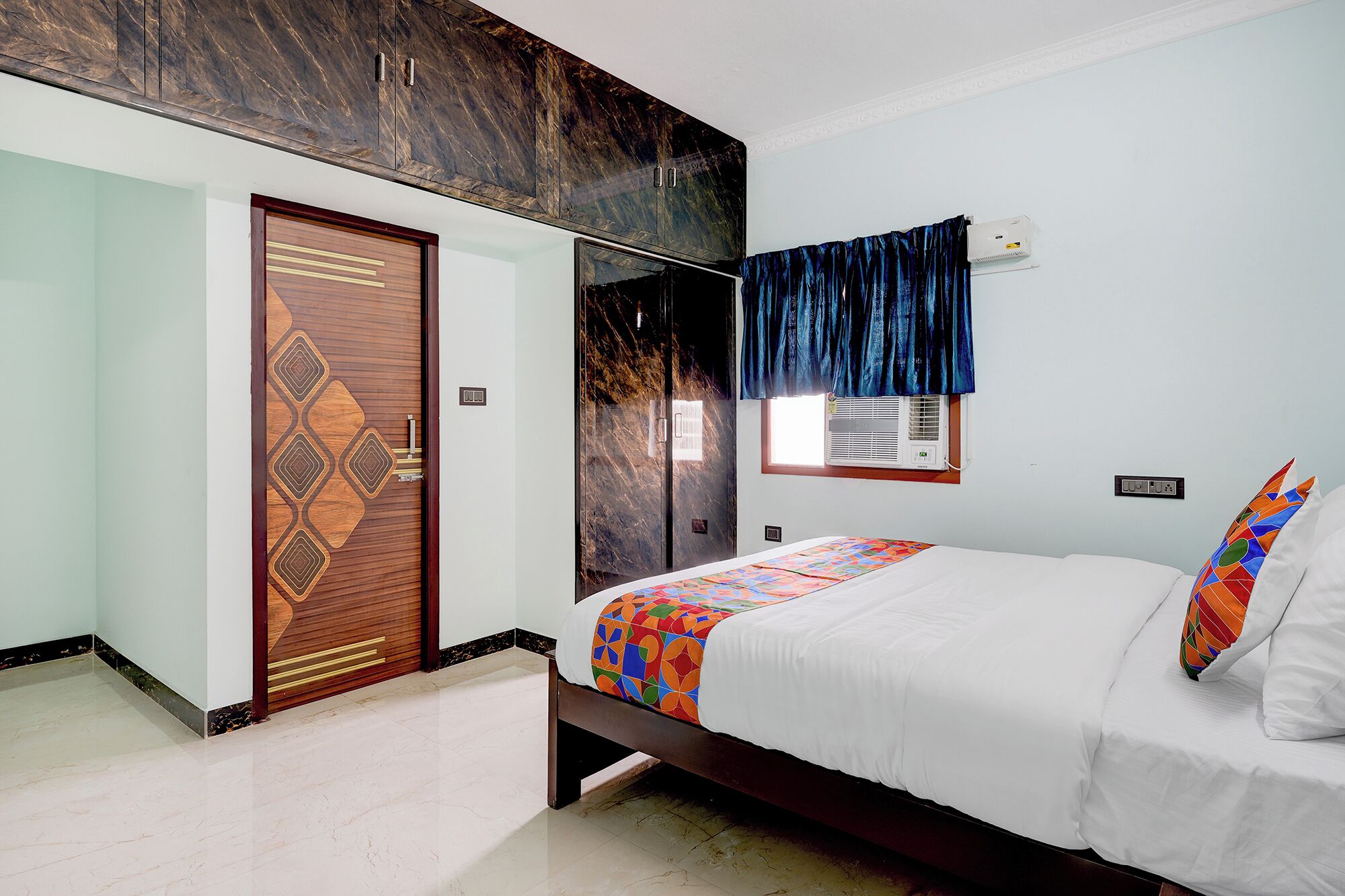 Egyptian cotton sheets, premium bedding, in-room safe, free WiFi