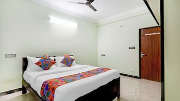 Egyptian cotton sheets, premium bedding, in-room safe, free WiFi