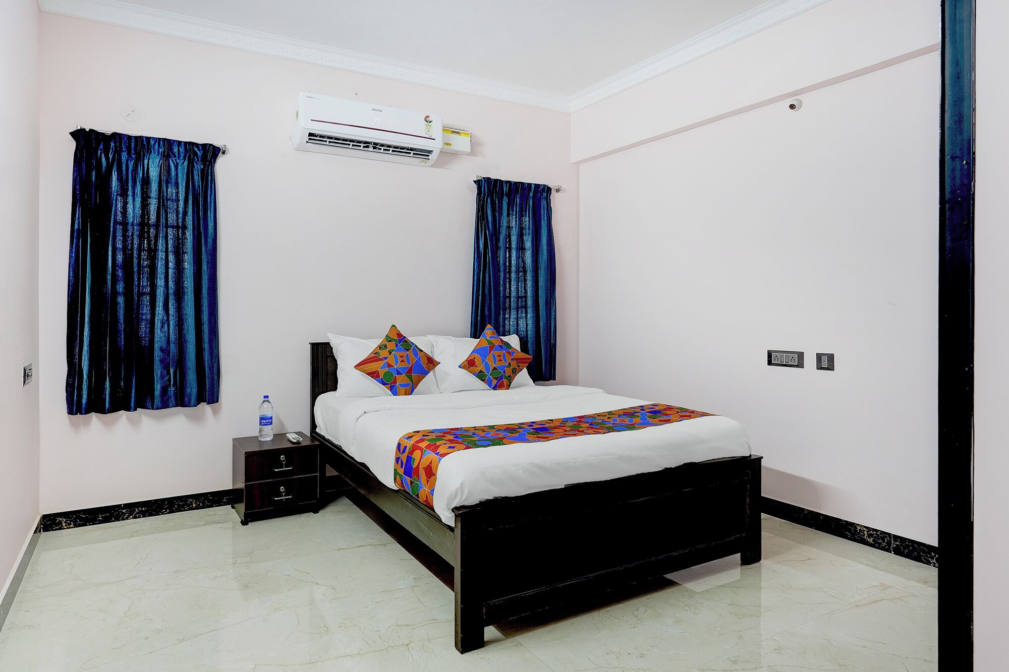 Kamar Deluks | Seprai katun Mesir, seprai premium, brankas, dan Wi-Fi gratis