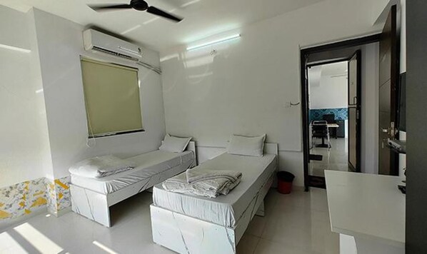 Egyptian cotton sheets, premium bedding, in-room safe, free WiFi