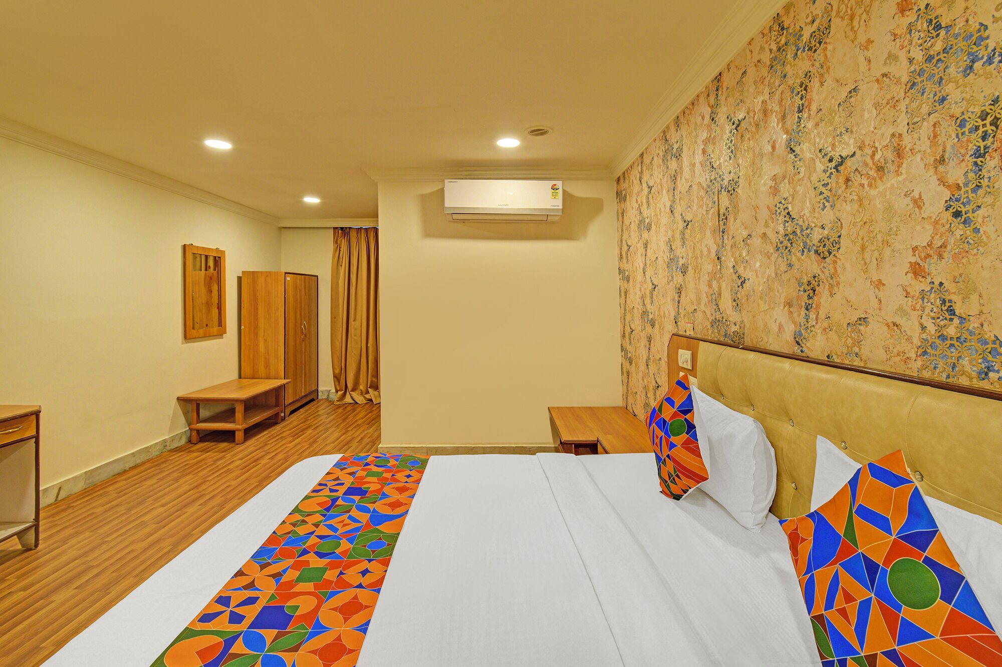 Egyptian cotton sheets, premium bedding, in-room safe, free WiFi