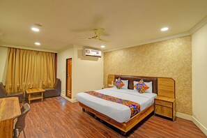 ห้องพรีเมียม | ผ้าปูที่นอนฝ้ายอียิปต์, เครื่องนอนระดับพรีเมียม, ตู้นิรภัยในห้องพัก