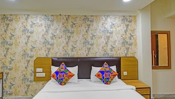 Deluxe Room | Egyptian cotton sheets, premium bedding, in-room safe, free WiFi