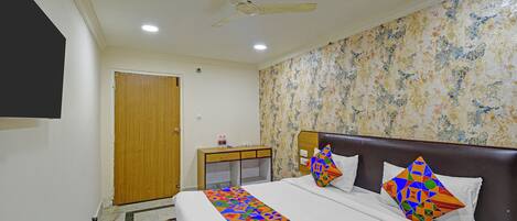 Deluxe Room | Egyptian cotton sheets, premium bedding, in-room safe, free WiFi