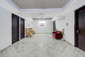 Lobby - Fabhotel Rush Residency (Noida)