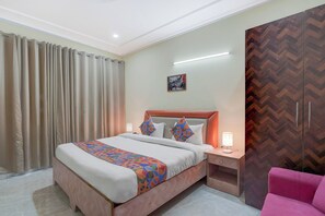 Egyptian cotton sheets, premium bedding, in-room safe, free WiFi - Fabhotel Rush Residency (Noida)