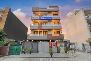 Property entrance - Fabhotel Rush Residency (Noida)