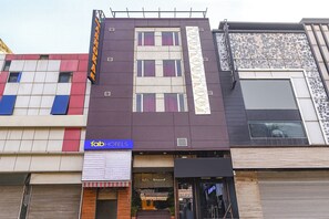 Exterior - Fabhotel Ashoka International (New Delhi)