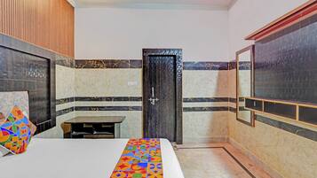 Deluxe Room | Egyptian cotton sheets, premium bedding, in-room safe, free WiFi