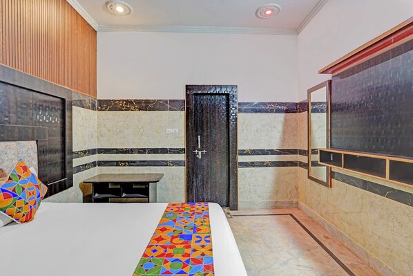 Deluxe Room | Egyptian cotton sheets, premium bedding, in-room safe, free WiFi - Fabhotel Radha Palace (Vrindavan)