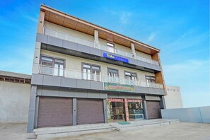 Exterior - Fabhotel Radha Palace (Vrindavan)