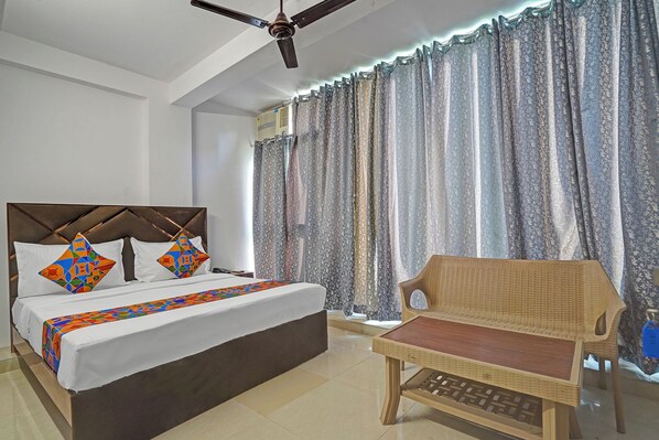 Egyptian cotton sheets, premium bedding, in-room safe, free WiFi